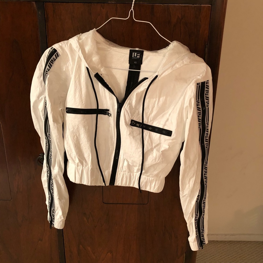 LF well-made, trendy, hip cropped jacket